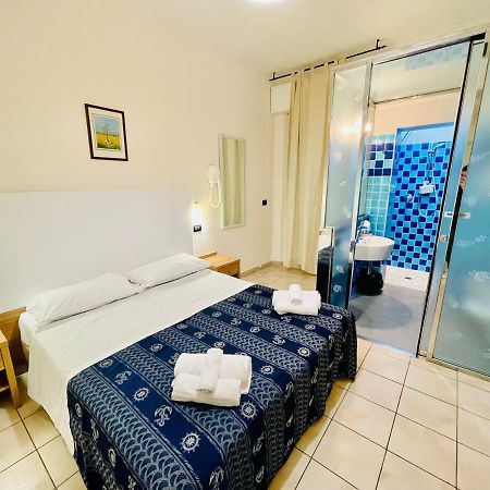 Hotel Vannucci Римини Екстериор снимка