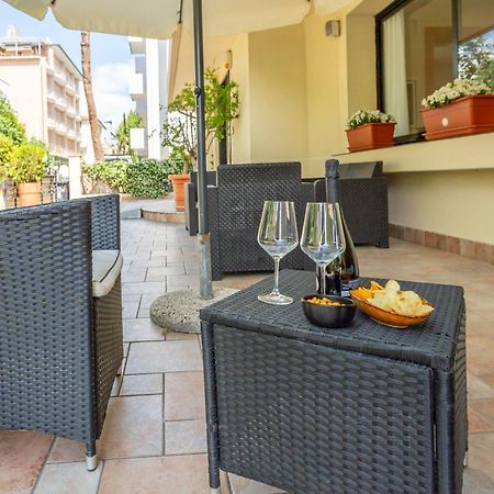 Hotel Vannucci Римини Екстериор снимка