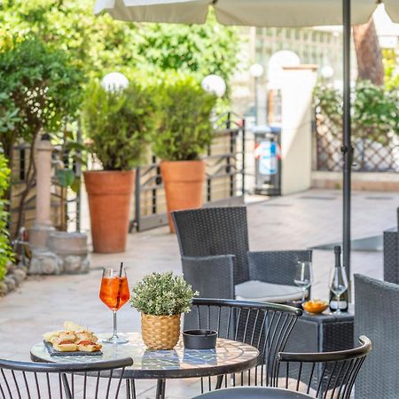 Hotel Vannucci Римини Екстериор снимка