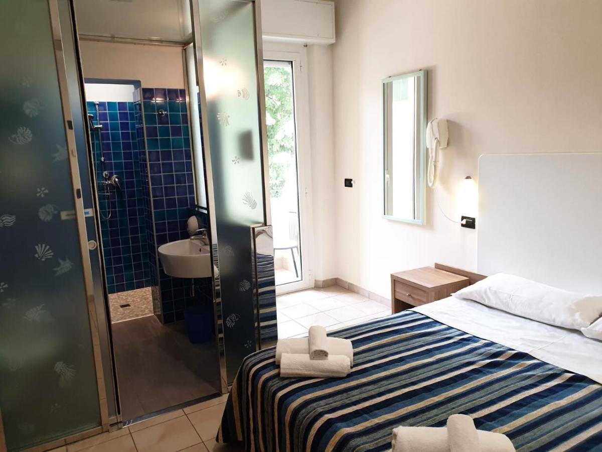 Hotel Vannucci Римини Екстериор снимка