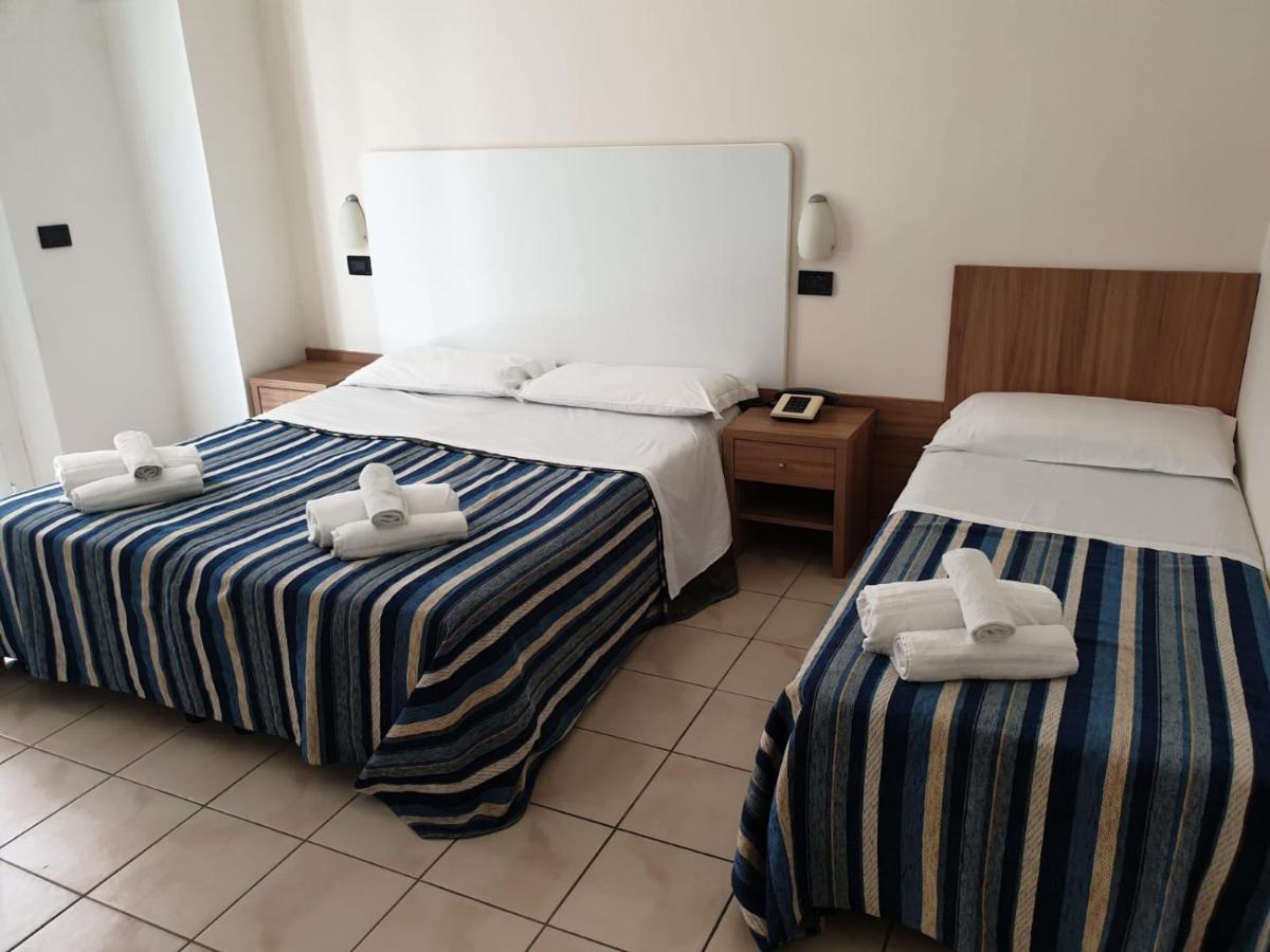 Hotel Vannucci Римини Екстериор снимка