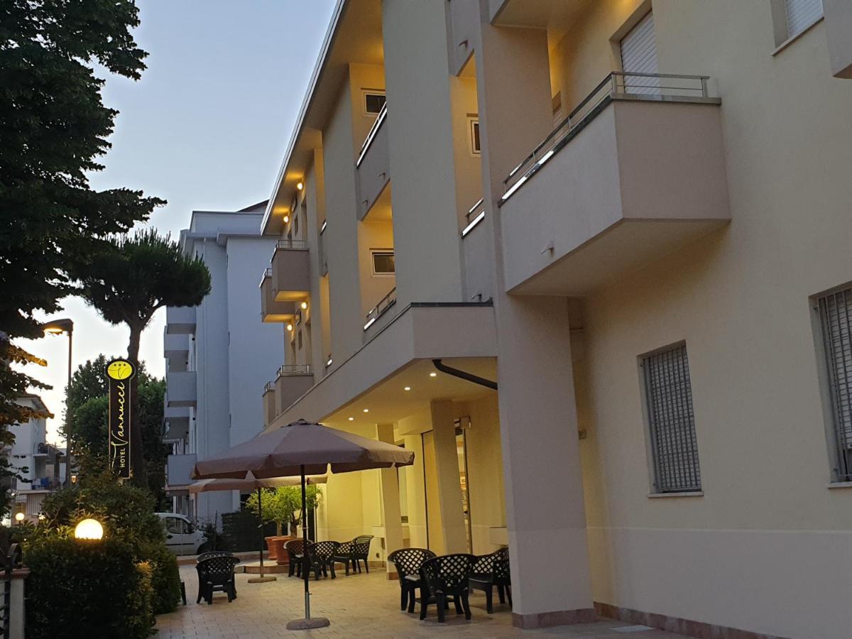 Hotel Vannucci Римини Екстериор снимка