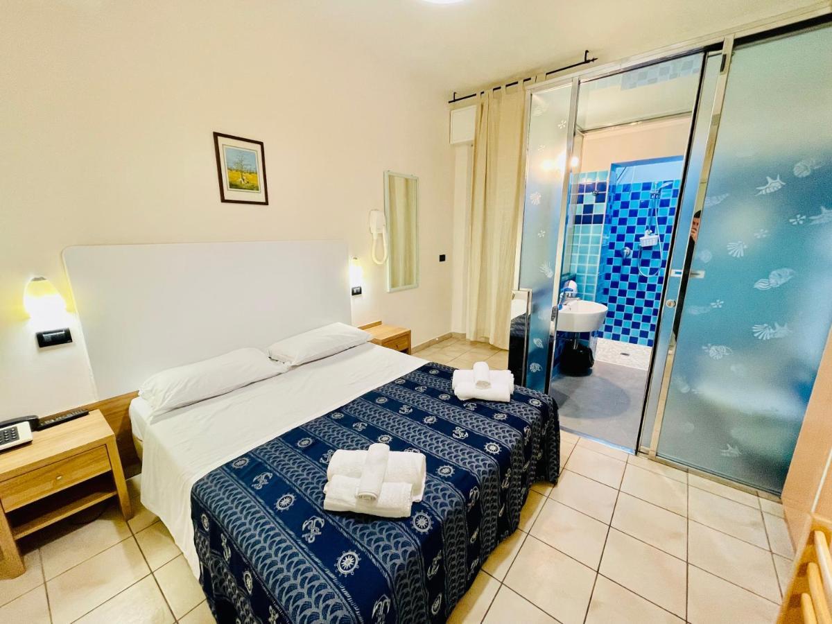 Hotel Vannucci Римини Екстериор снимка