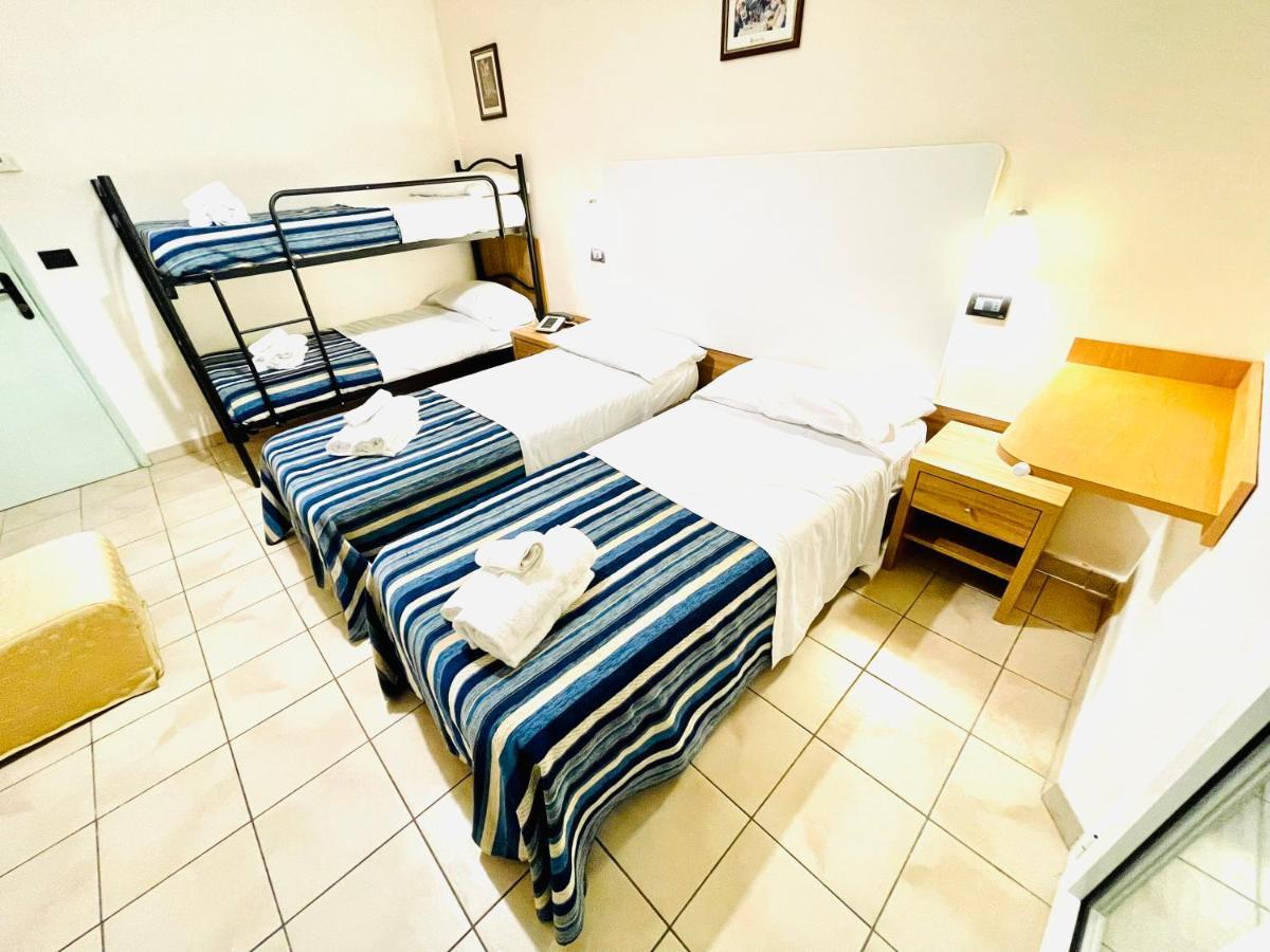 Hotel Vannucci Римини Екстериор снимка