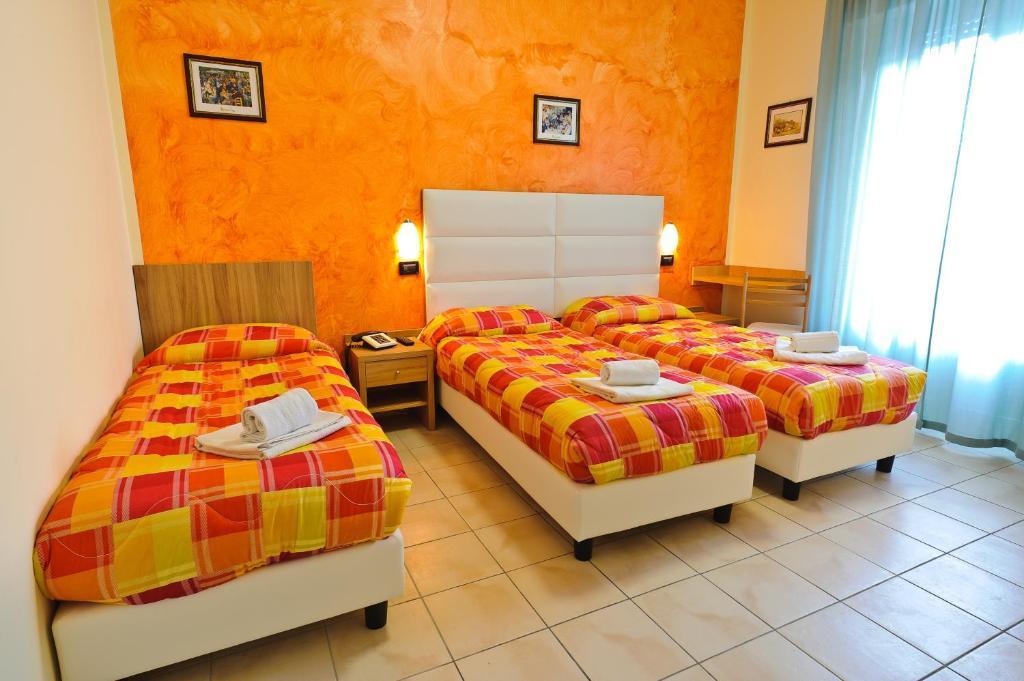 Hotel Vannucci Римини Екстериор снимка
