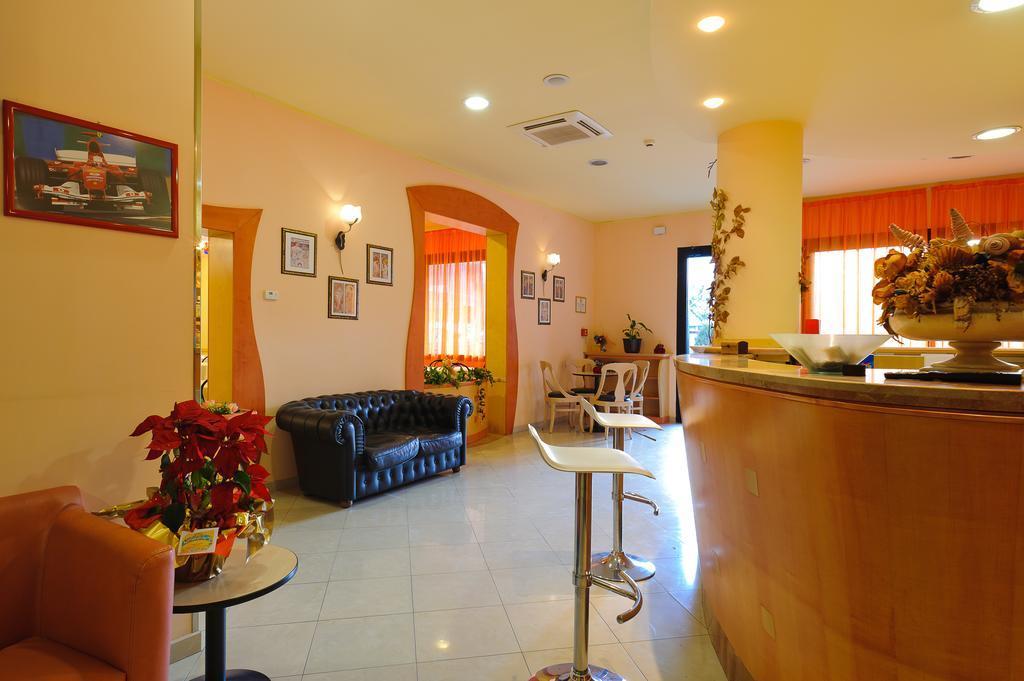 Hotel Vannucci Римини Екстериор снимка