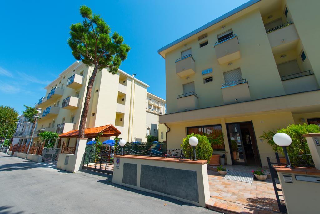 Hotel Vannucci Римини Екстериор снимка