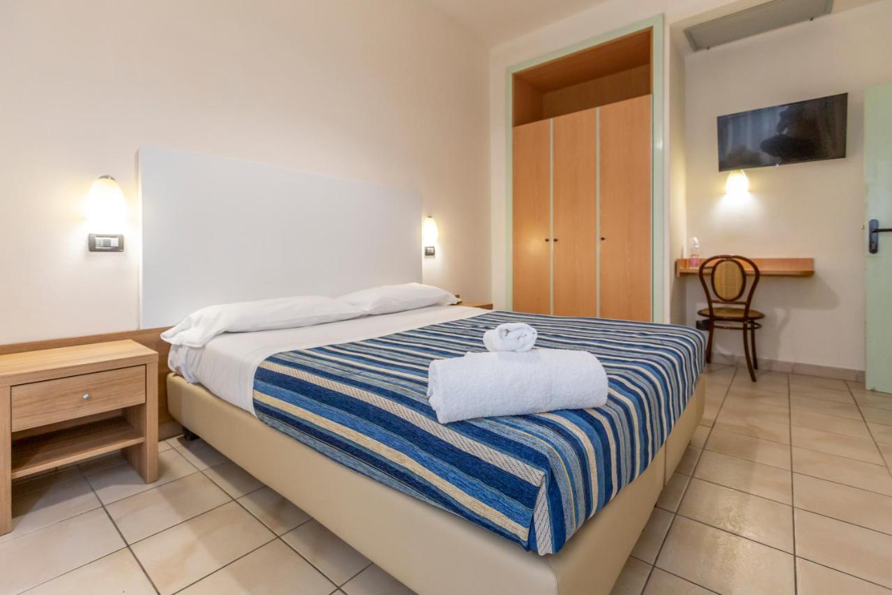 Hotel Vannucci Римини Екстериор снимка