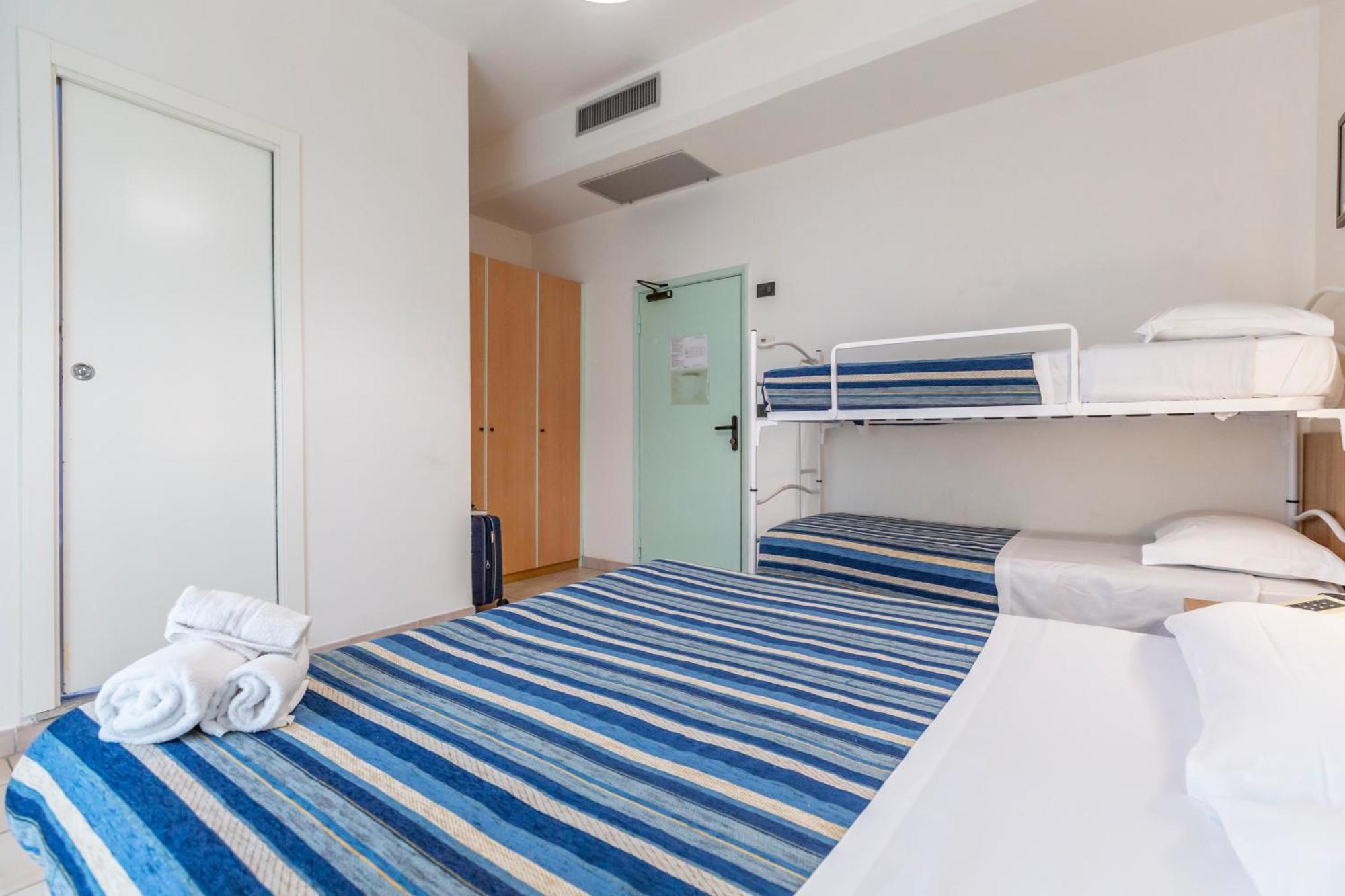 Hotel Vannucci Римини Екстериор снимка