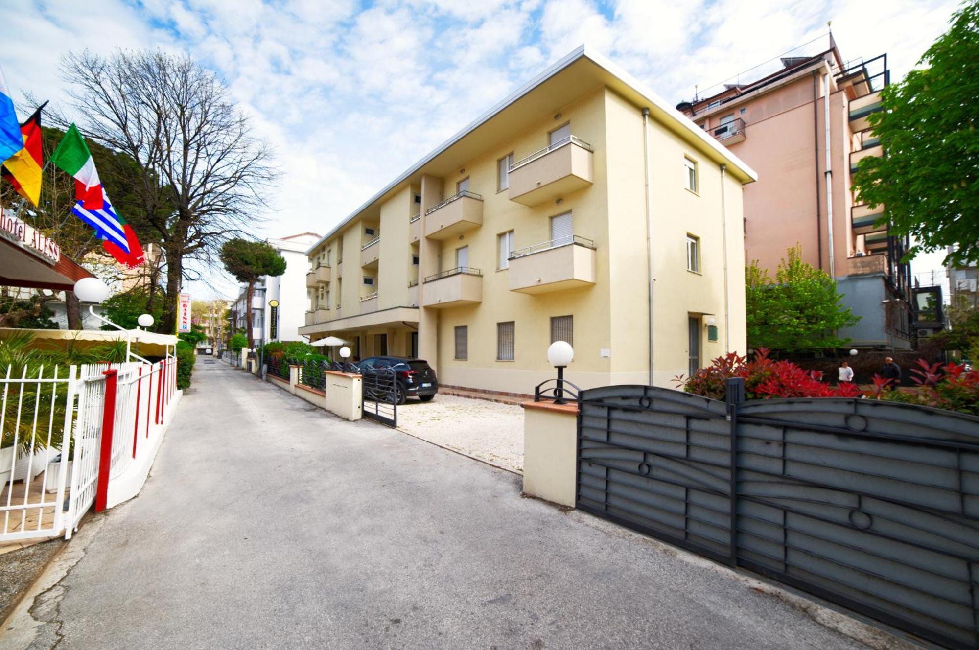 Hotel Vannucci Римини Екстериор снимка