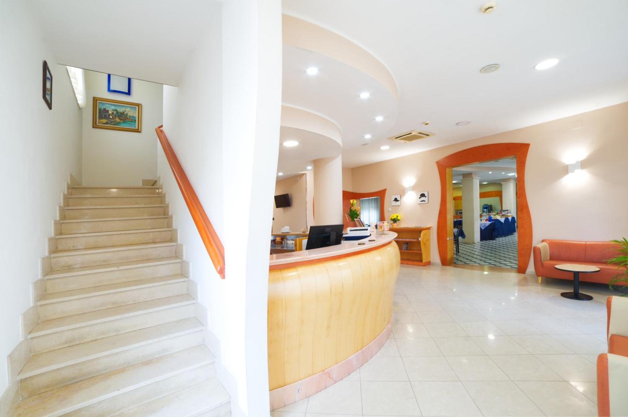 Hotel Vannucci Римини Екстериор снимка