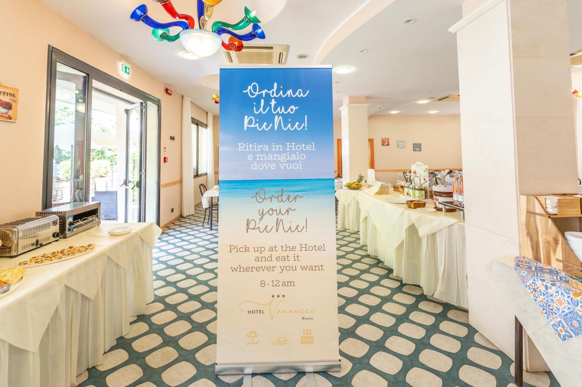 Hotel Vannucci Римини Екстериор снимка