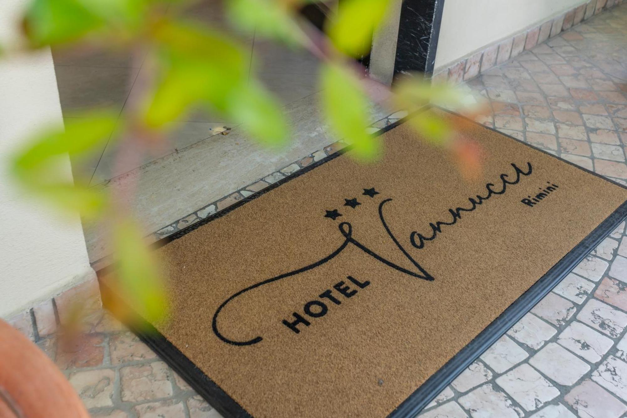 Hotel Vannucci Римини Екстериор снимка