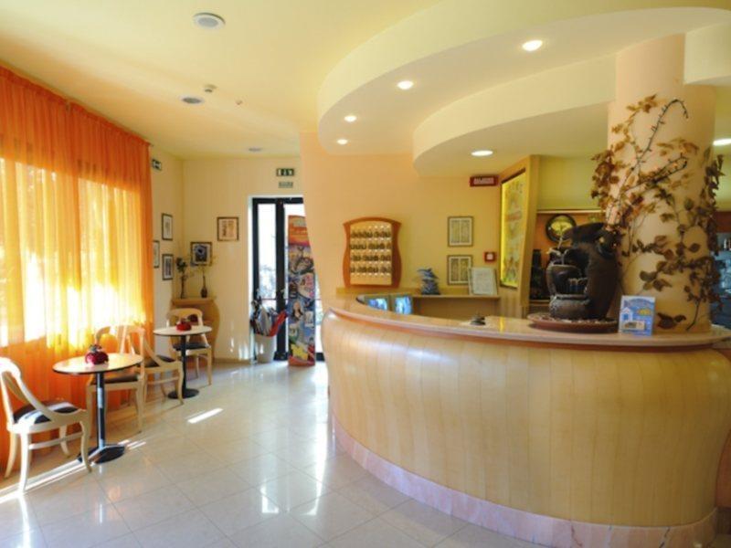 Hotel Vannucci Римини Екстериор снимка