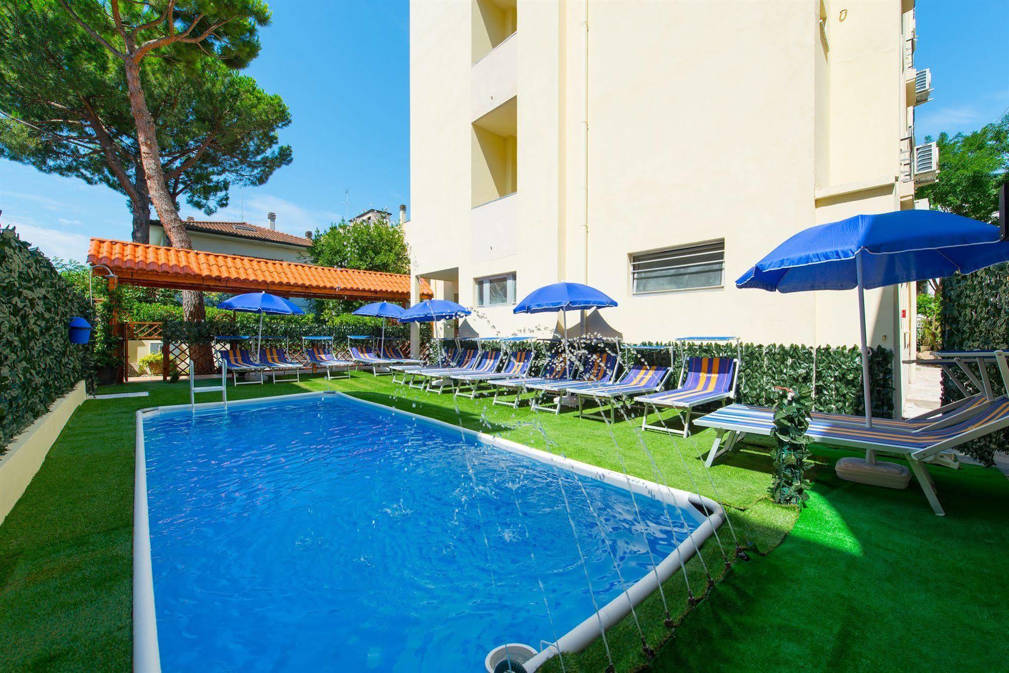 Hotel Vannucci Римини Екстериор снимка