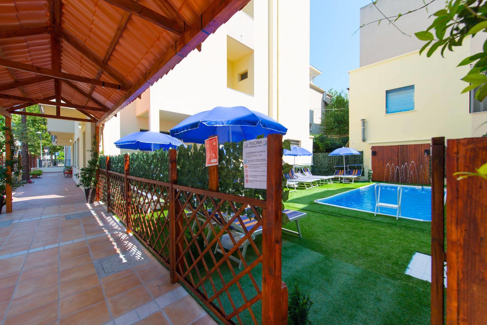 Hotel Vannucci Римини Екстериор снимка