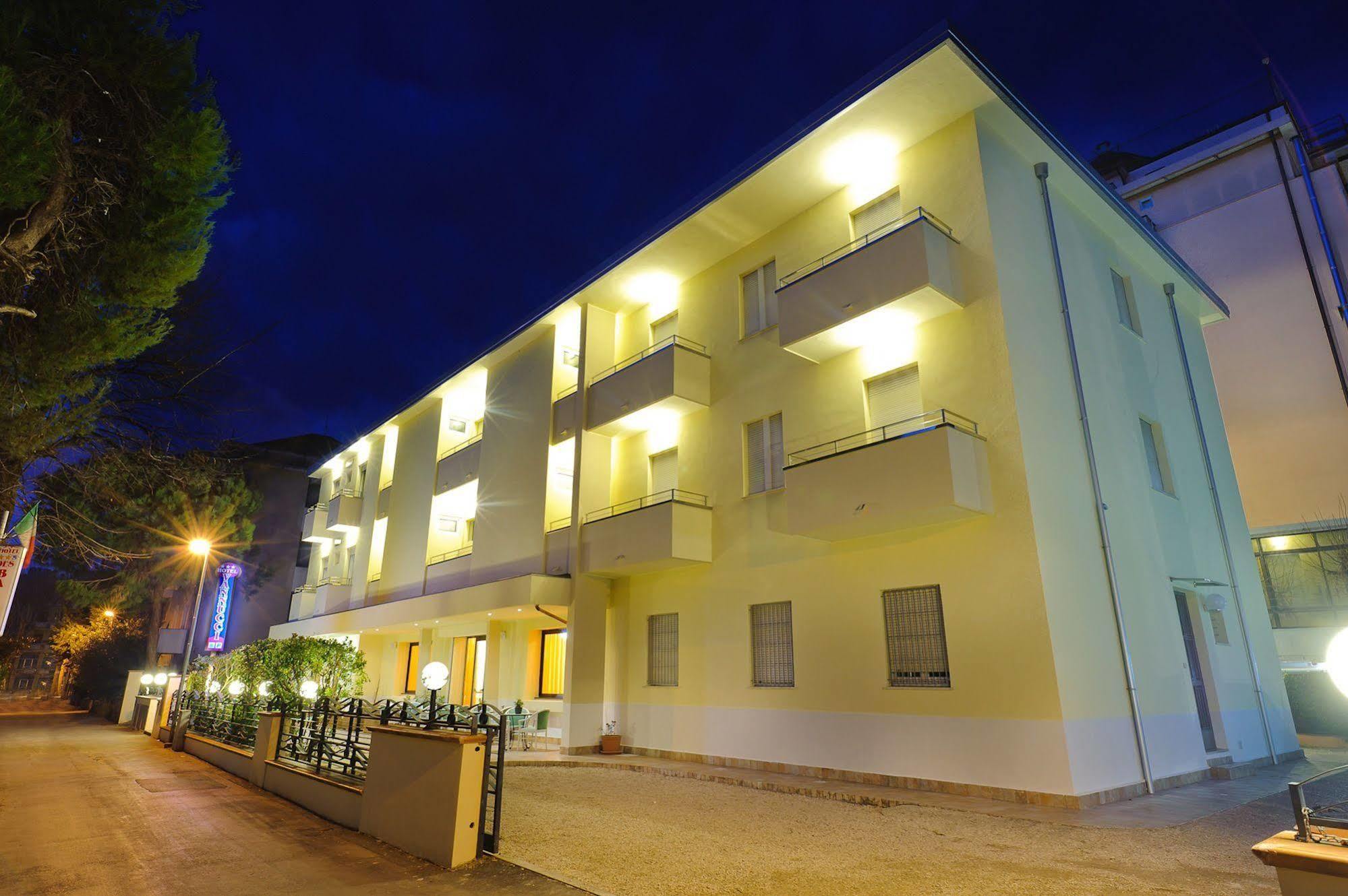 Hotel Vannucci Римини Екстериор снимка